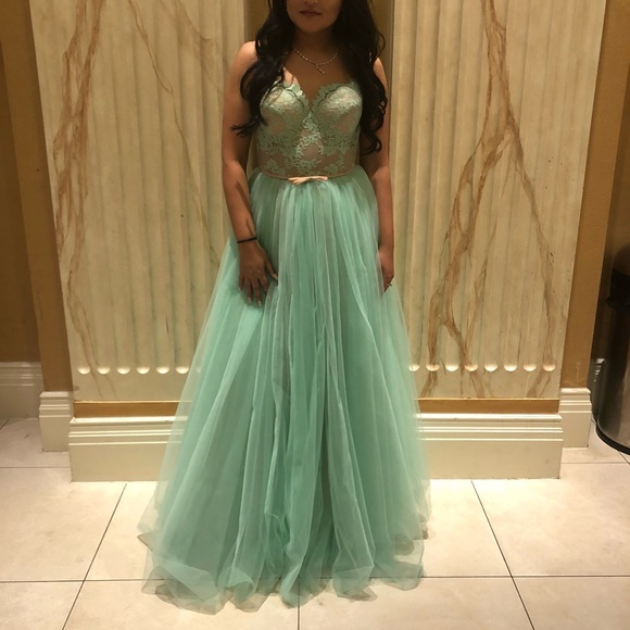 Prom dress - Picture 4 of 5